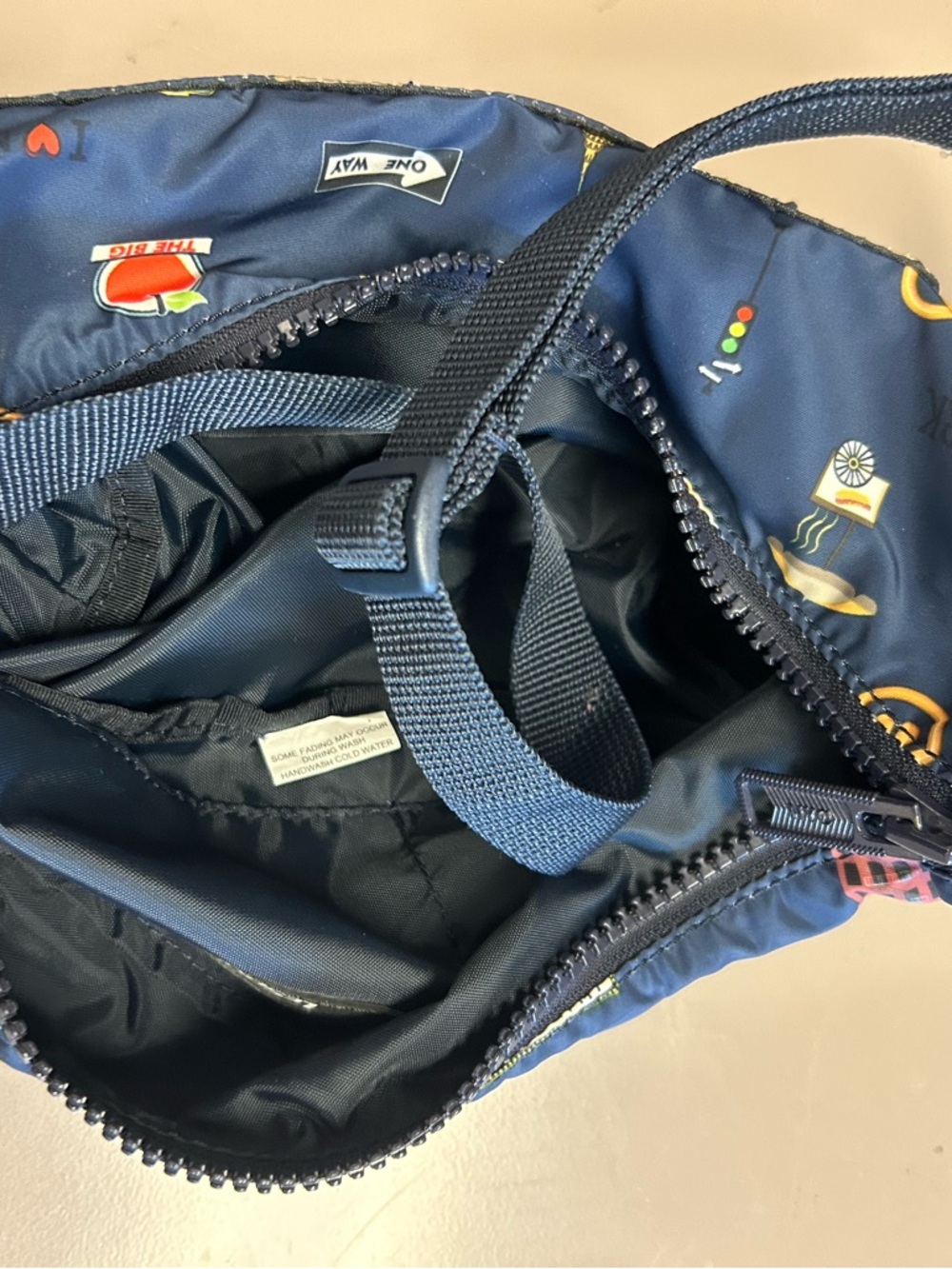 LeSportsac playful "I Love New York classic iconic city symbols hobo Messager - Picture 14 of 16
